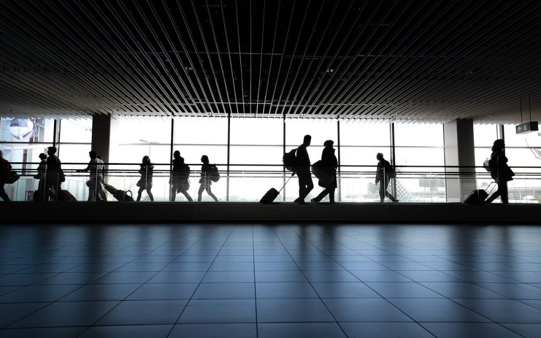 airport-people-walking